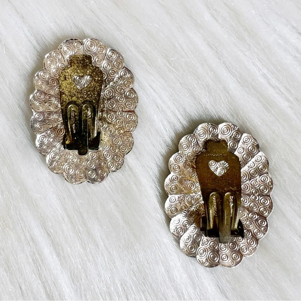 VINTAGE Scalloped Silver Oval Concho Clip Earrings • Southwestern Large Boho - Picture 3 of 5